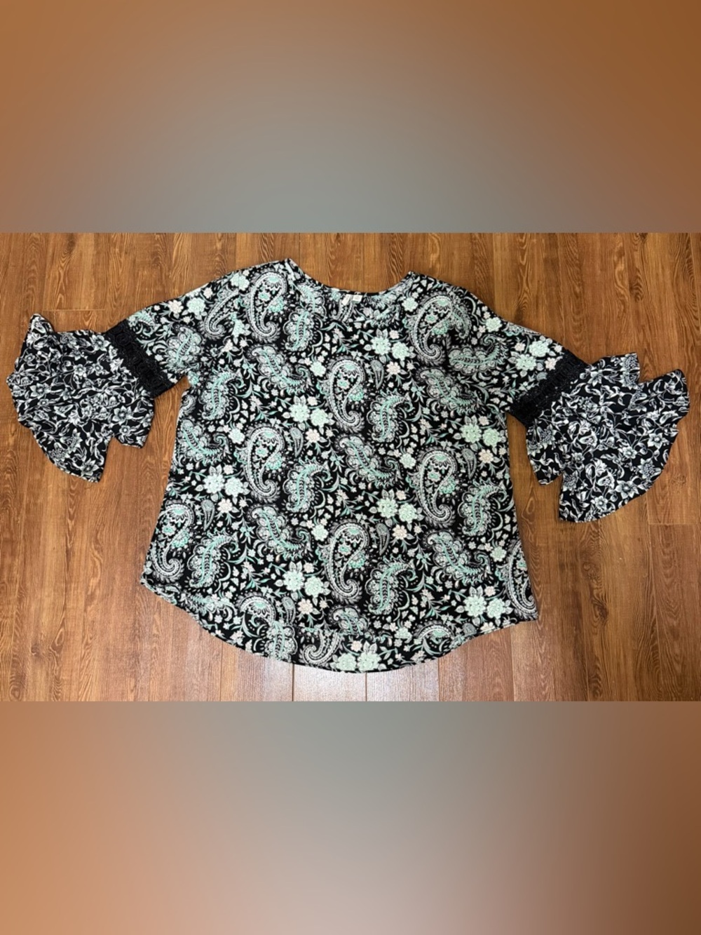 Women’s Black/Mint Paisley Floral Blouse by C EST. 1946 - Size XL